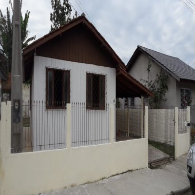 Terreno com casa de Madeira