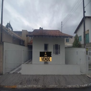 Casa à venda no Centro de camboriú