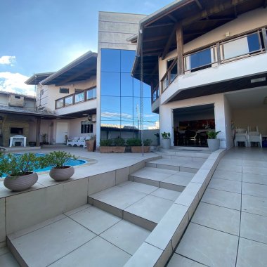 Belíssima casa em Balneário Camboriú 