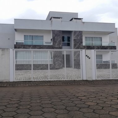 Apto Mobiliado à poucos metros da praia
