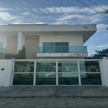 Sobrado no Perequê.